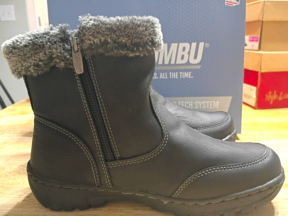 Khombu Womens Black Faux Fur Trim Winter Ankle Boots Size 7 3081